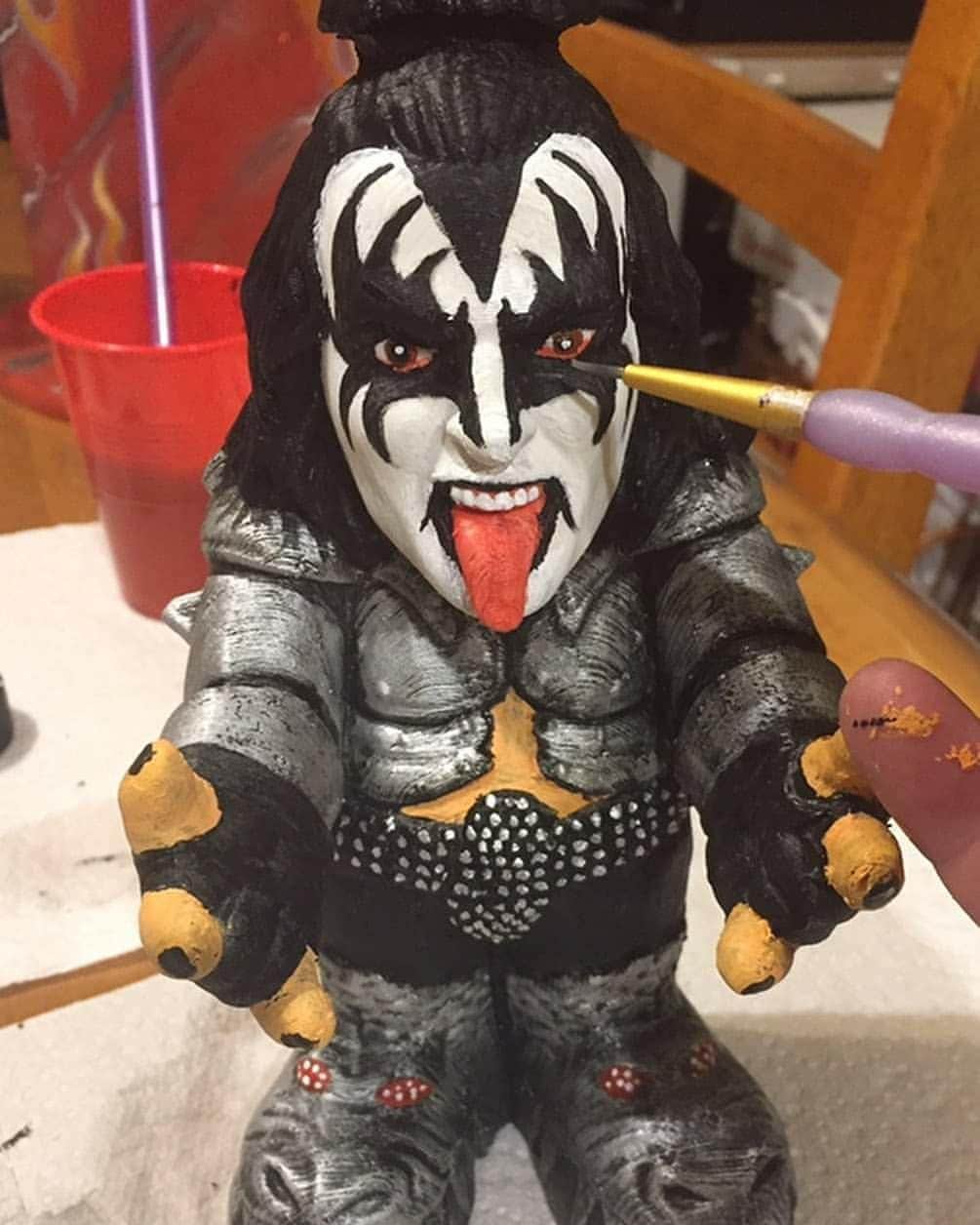 KISSさんのインスタグラム写真 - (KISSInstagram)「Staying busy with #KISS! Frank Aquilina spent time during quarantine cutting, sanding & painting the @genesimmons figure his brother made him with a 3D printer. Great job! #KISSARMYROCKS!」8月3日 11時45分 - kissonline