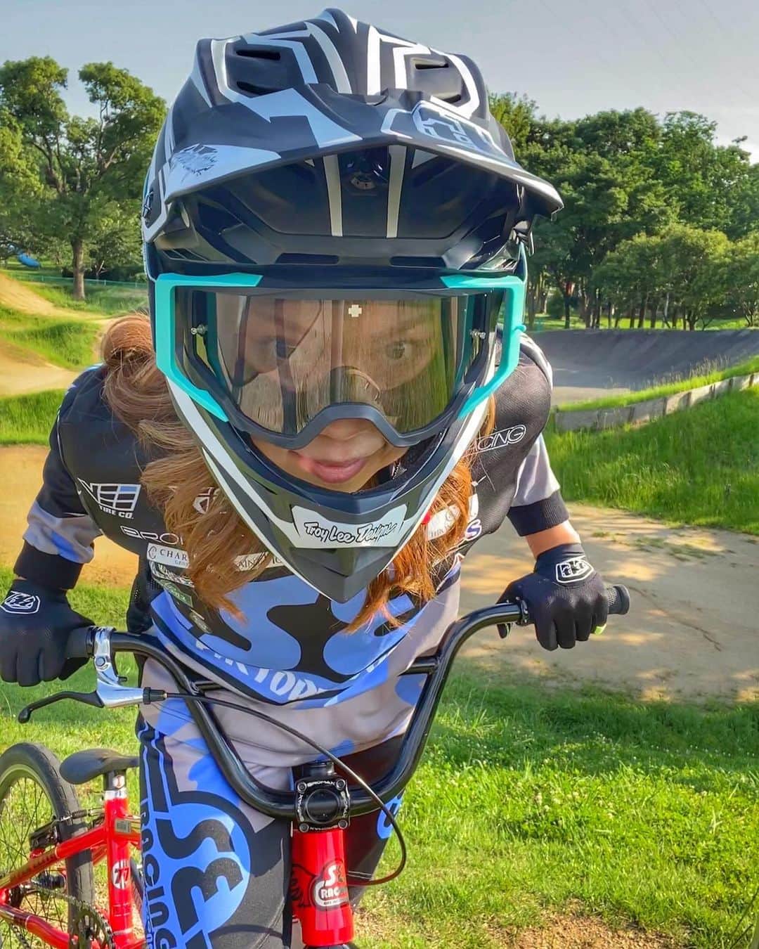 飯端美樹のインスタグラム：「NEW WEEK 🌻✨ #bmxlife」
