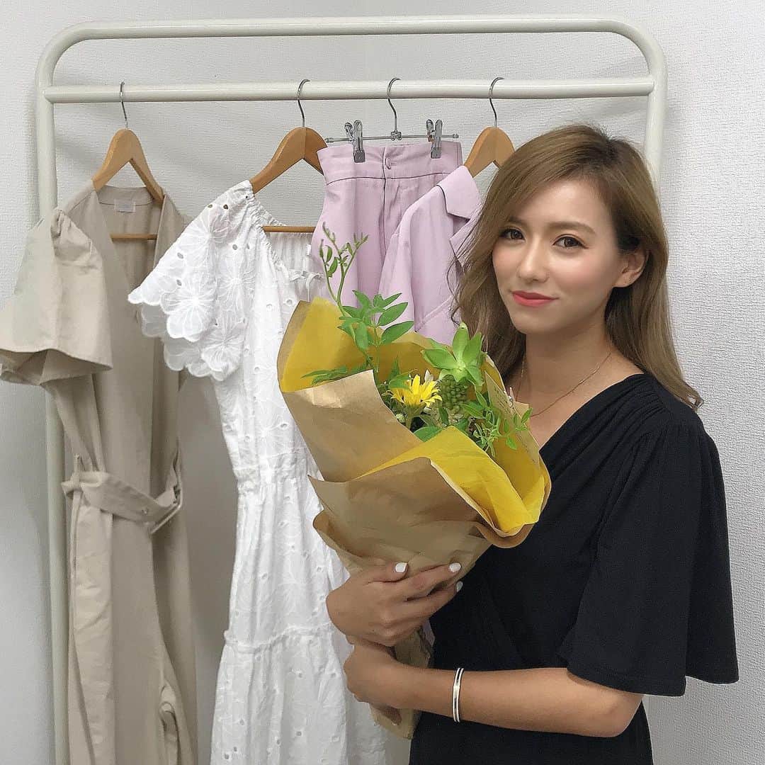 のインスタグラム：「🌼🌼🌼🌼🌼🌼🌼🌼. . . Lijenaがオープンしてから 3日が経ちました♡  みんなもうチェックしてくれたかな？  まだまだ駆け出しなのですが これからたくさん素敵な お洋服達を披露してくので  ぜひぜひチェックしてください♡  女性の方は普段着れる洋服を… 男性の方は女性にプレゼントでも♡  たくさん思いの詰まった アパレルブランドになっているので みんなよろしくお願いしますね🥺❤️  #Lijena #modscity」