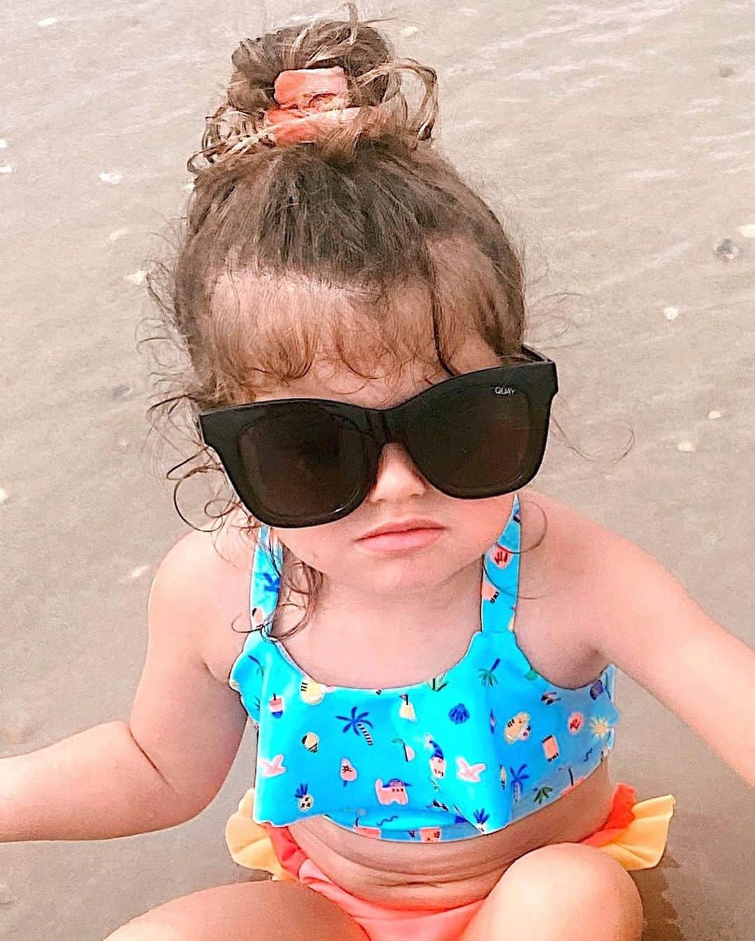 Sazan Hendrixさんのインスタグラム写真 - (Sazan HendrixInstagram)「It’s hard not to laugh at the fact that toddlers have the face of a baby, the attitude of a teenager, and an ability to go from sweet to sassy in approximately .25 seconds 🤣 #parenthood #teenyandme #toofunny #sweetmostofthetime」8月3日 12時04分 - sazan