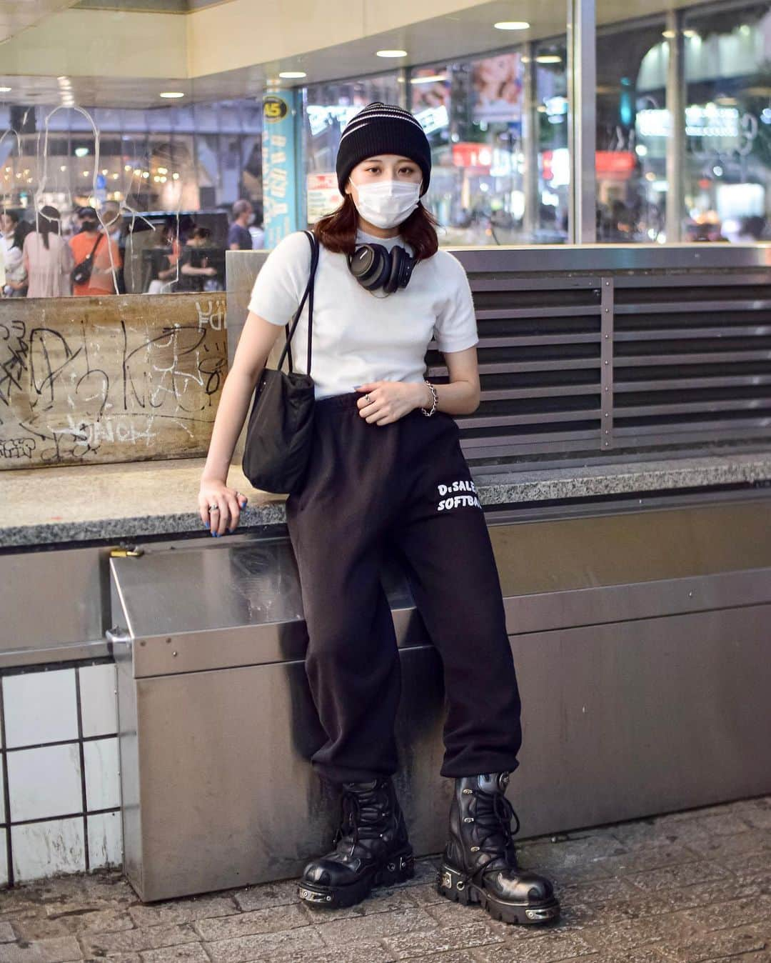 Fashionsnap.comさんのインスタグラム写真 - (Fashionsnap.comInstagram)「【#スナップ_fs】 Name 阿部星来 Shirt #vintage Pants #vintage Bag #PRADA Shoes #NEWROCK Cap #vintage Ring #vintage  #fashionsnap #fashionsnap_women」8月3日 12時22分 - fashionsnapcom