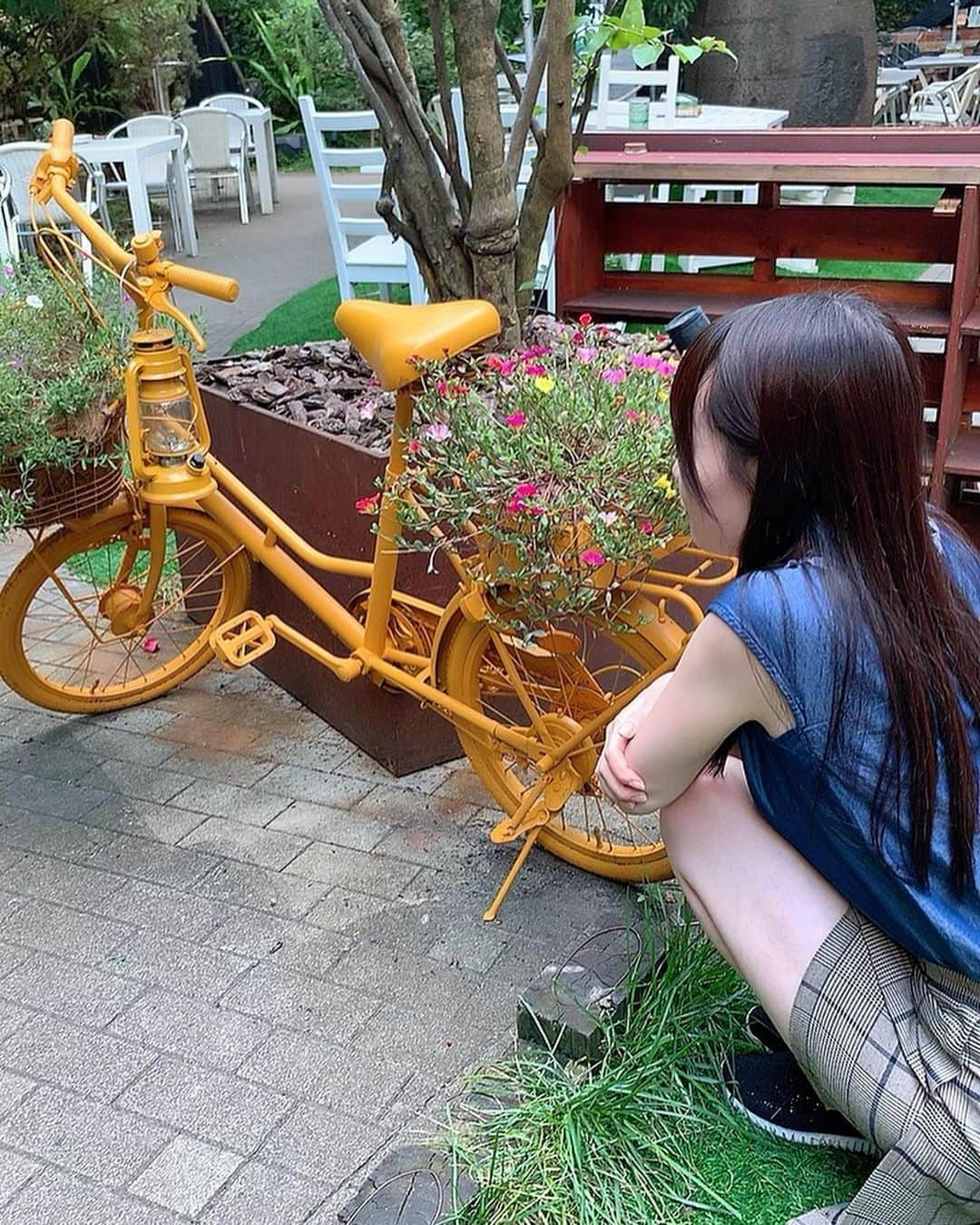 富田優衣さんのインスタグラム写真 - (富田優衣Instagram)「可愛い自転車みつけた  🤍https://www.jaayo.jp/project?project_id=11  ❤︎ https://camp-fire.jp/projects/view/309634(コンビニ決算はこちらから)  #クラウドファンディング　#写真集 #写真集つくりたい　#自然 #花」8月3日 12時42分 - tomitann.yui