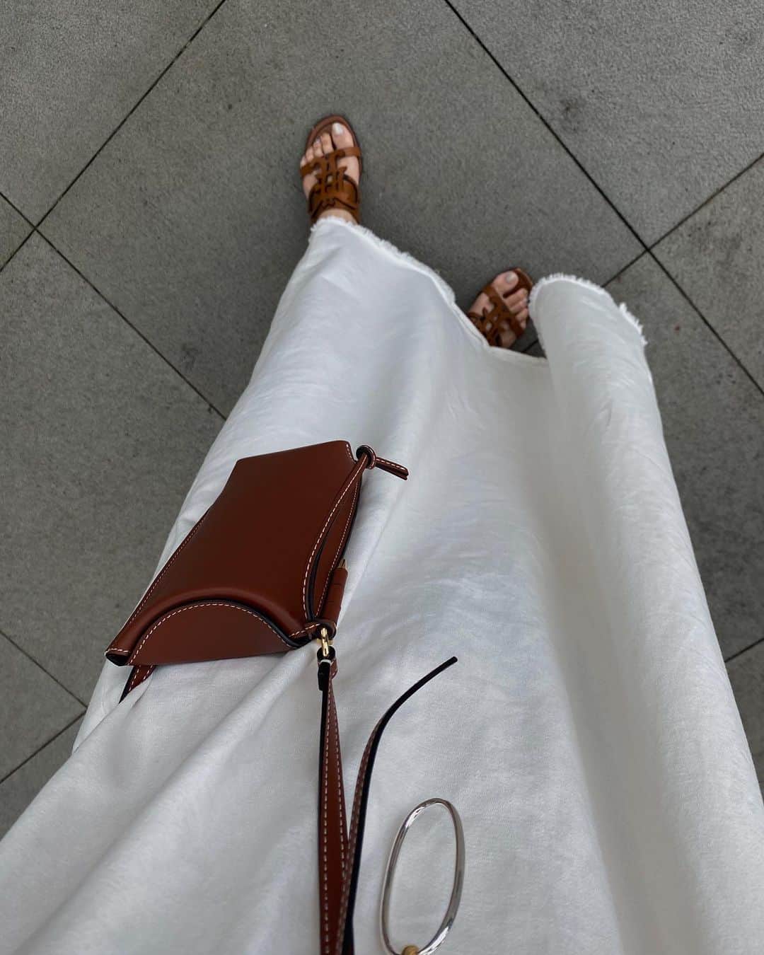 黒石奈央子さんのインスタグラム写真 - (黒石奈央子Instagram)「今日の服。  たまに私服アップ。  ワンピはすこしまえのあめりちゃん  この色は完売してるぽい。  しんぷるいずべすと  #loewe#emilliopucci #amerivintage #ameri#きょうのふく」8月3日 18時17分 - blackstone705
