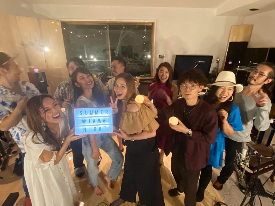 宏実のインスタグラム：「あー楽しかった‼️音楽って最高🥰✨ 見てくださったみなさま、ありがとうございます‼️ お気持ち❤️どうもありがとうございます‼️ アーカイブ残ってるので見てね♫ .  📺 ➡️youtube.com/mariishida . ❤️ ➡️ mosh.jp/mariishida  #summerjamnight #オキシトシン分泌」