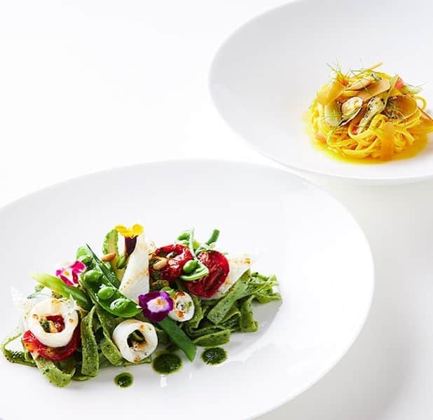 Park Hyatt Tokyo / パーク ハイアット東京さんのインスタグラム写真 - (Park Hyatt Tokyo / パーク ハイアット東京Instagram)「From today until the end of August, #Girandole is offering 3 kinds of homemade pasta including a seasonal spinach tagliatelle and a zesty saffron seafood linguine. Perfect for a weekday lunch available until 2:30pm!  https://bit.ly/30p5xqt  #ジランドール では本日より、ホームメイド #パスタ メニューの提供をスタート！自家製ならではの食感と、旬の食材を使った季節感溢れる味わいをぜひどうぞ。 アラカルト（2,200円～）のほか、ランチコース（4,000円）にも含まれます。https://bit.ly/2Dmc1gp　※全て税サ別 ※ランチ は午前11時30分〜午後2時30分（L.O. 午後2時30分）まで。   #パークハイアット東京 #自家製パスタ #ホームメイドパスタ #ホームメイド #Luxuryispersonal #pasta #lunch #homemade #homemadepasta #chefsspecial」8月3日 12時47分 - parkhyatttokyo