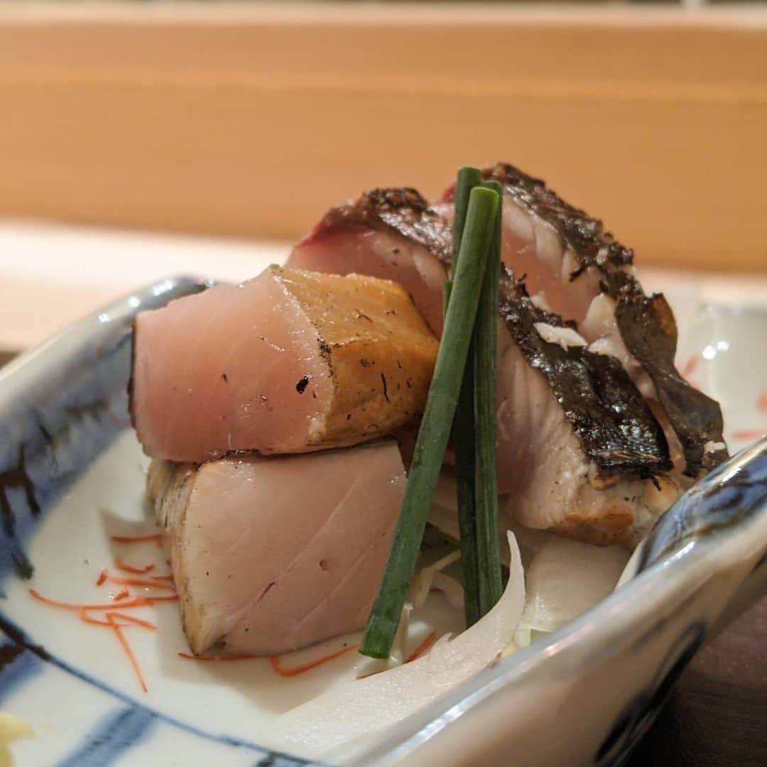江辺香織さんのインスタグラム写真 - (江辺香織Instagram)「夏らしい天の川に見立てた一皿から始まるコース✨ほんのり梅のお出しで頂く素麺。  お家でもやってみました♡  かつおもふわっふわで美味。   #銀座 #よし澤 #職人技 #ミシュラン #グルメ #japanesefood」8月3日 12時59分 - kaori.ebe