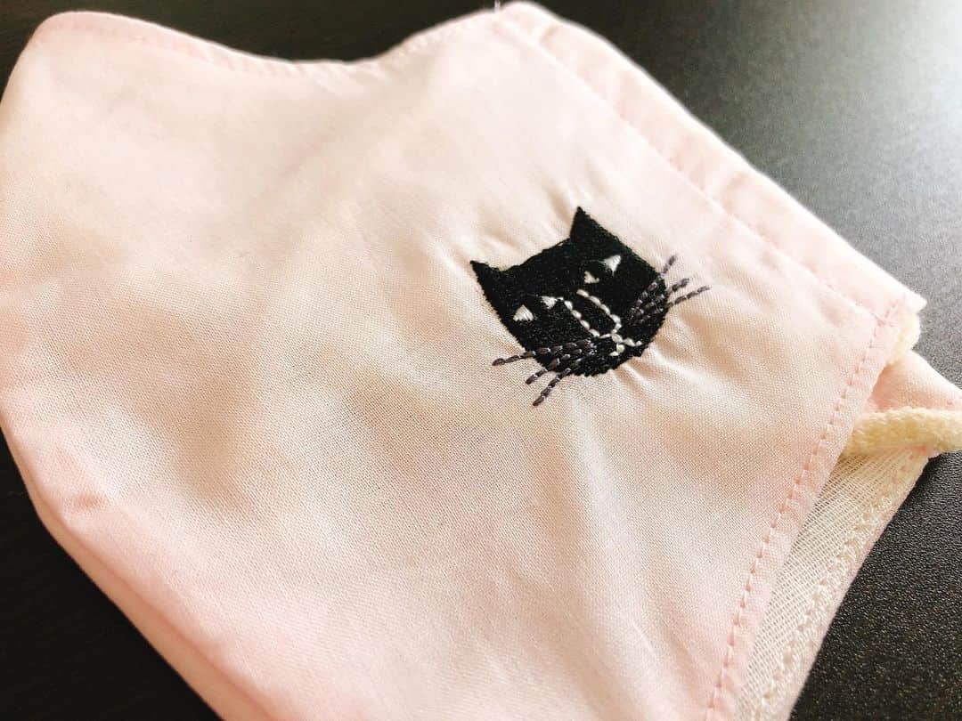 のインスタグラム：「・ にゃんこマスク🐈 ・ #きてきてのマスク」