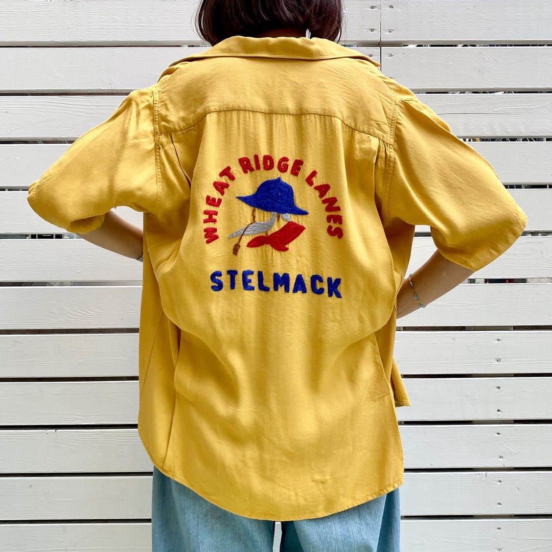 NUTTY Vintage&Collectibleのインスタグラム：「🎳NEW ARRIVAL🎳  ☑︎vtg mastard yellow rayon bowling shirts  とろみのあるレーヨン素材のボーリングシャツです。 コットンとは異なる 少し重みのある生地感がなんとも上質。 ボーリングシャツならではの刺繍も素敵です✂︎  他にも多数ボーリングシャツ取り揃えておりますので、 是非ONLINE STOREを チェックしてみてくださいね🎳📚  🛒〜〜〜〜〜〜〜〜〜〜〜 SUMMER SALE LINE UP 〜〜〜〜〜〜〜〜〜〜〜〜🛒 🎟30%~50% OFF TICKET SALE 💎VINTAGE JEWELRY : EVERYTHING 10%OFF 🛀EVERYTHING ¥1000 BATHTUB 📮ONLINE STORE SHPPING FREE 〜〜〜〜〜〜〜〜〜〜〜〜〜」