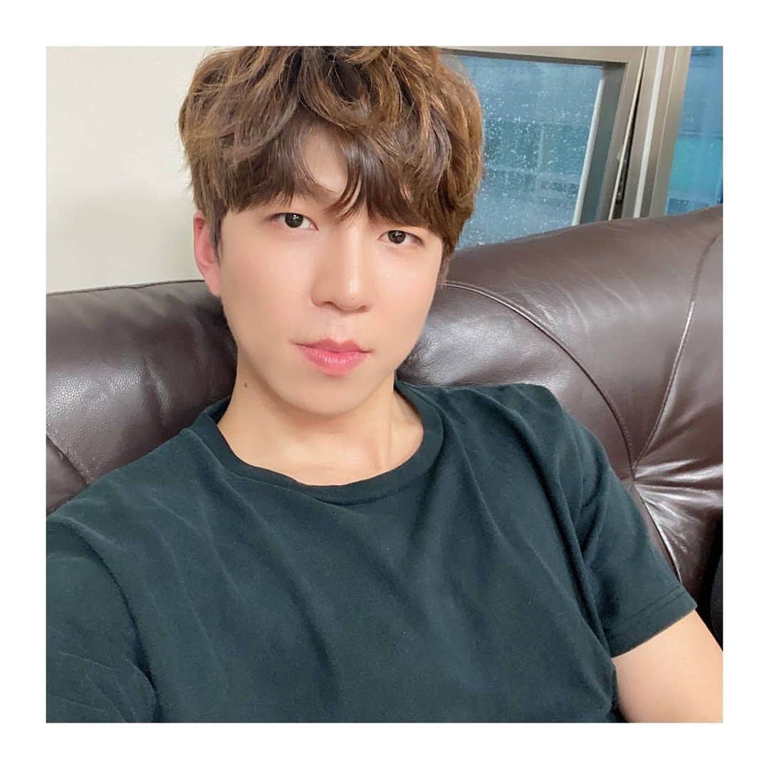 U-KISS（ユーキス）のインスタグラム：「[#수현] 여러분 ☔ 비 많이 오는데 다들 조심하시고 월요팅❤  #유키스 #수현oppa  #UKISS #SOOHYUN」