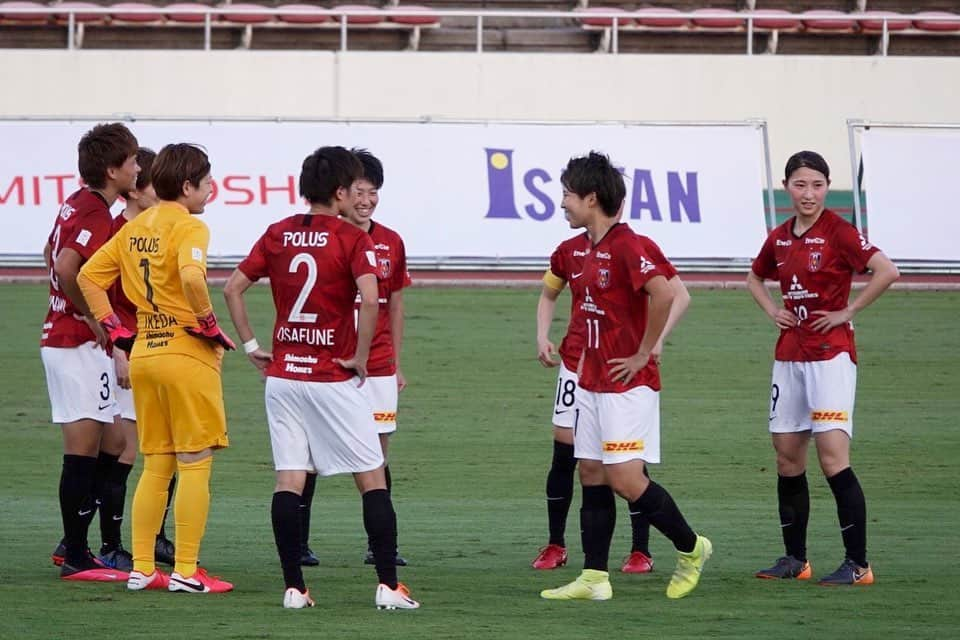 清家貴子さんのインスタグラム写真 - (清家貴子Instagram)「ホーム開幕戦勝利！！﻿ 久しぶりの有観客試合勝ててよかった！﻿ 次節もホーム駒場🏟﻿ またみんなで喜べるようにいい準備を💪﻿ ﻿ レディースは黒ユニないから、﻿ 黒のアップ着新鮮でかっこいい✨﻿ ﻿ もえぴーがずっとやりたがってた縄跳びダンス😂﻿ 実はこっそりやってました笑　﻿ 次回も注目❗️👀笑﻿ ﻿ #浦和レッズレディース」8月3日 13時26分 - seike_kiko