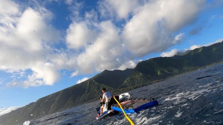 ミシェル・ボレーズのインスタグラム：「Surf and Foil . Here is a little resume of yesterday’s mission . @jocelyn_poulou and I spent the whole day on the water . We met other friends @piersonsteven  and @benthouard  at teahupoo for a full day of fun . Njoy 😉 @redbullfrance  @firewiresurfboards  @airtahitinui  @futuresfins  @oamsurf  @signaturefoils」