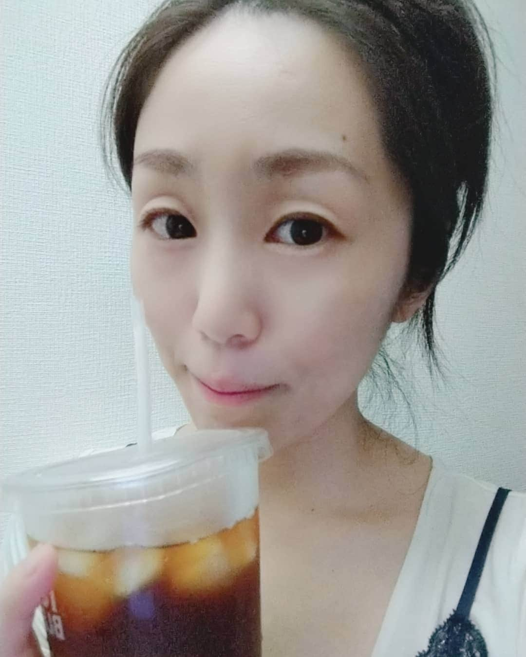 悠木あやねさんのインスタグラム写真 - (悠木あやねInstagram)「夏のアイスコーヒーって、なんでこんなに美味しいんだろう😍😍😍  普段は冷たい飲み物やカフェイン摂りすぎないように気をつけてるけど、夏になるとアイスコーヒーが飲みたくなる☕  #アイスコーヒー #アイスコーヒーの季節 #夏 #アイスコーヒーが美味しい #カフェイン  #悠木あやね #AyaneYuki #YukiAyane #カプセルエージェンシー #capsuleagency #AV女優 #アダルト女優 #セクシー女優 #女優 #pornstar #nudemodel #model #asiangirls #asiandoll #asianbeauty #asiansexy #japanesegirl #japanese #japanesegirls #icecoffee #coffee #coffeetime」8月3日 13時39分 - yukiayane0926