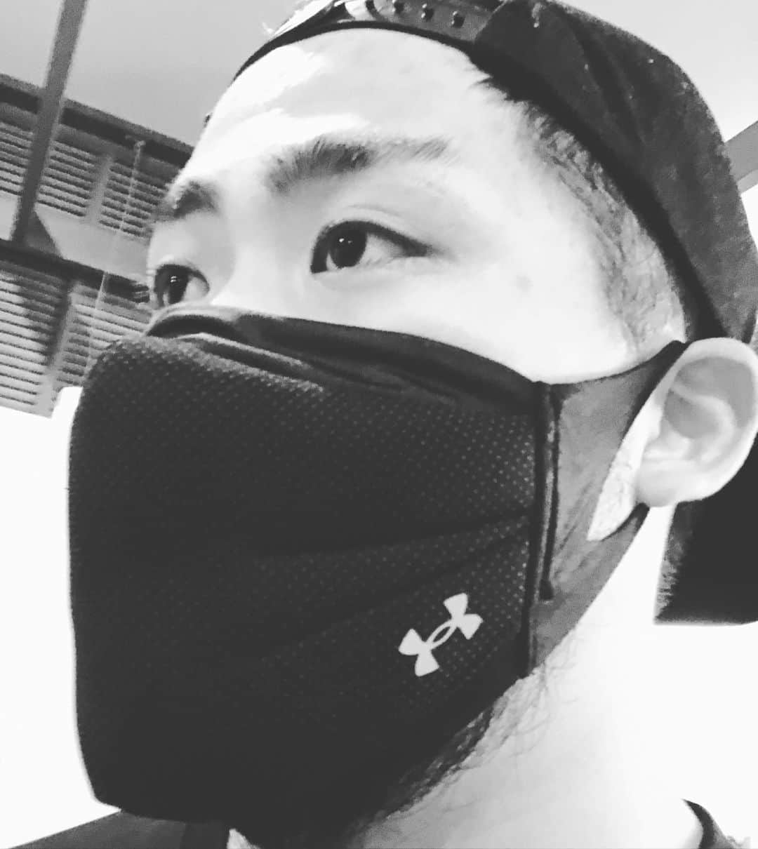 鵤誠司さんのインスタグラム写真 - (鵤誠司Instagram)「梅雨もあけてこれから暑くなるけど接触冷感だからトレーニングの時でも普段使いにも最適！ 洗えて撥水性抜群だから毎日使える！ #UAスポーツマスク #スポーツマスク #パフォーマンスマスク #uasportsmask  #アンダーアーマー  #underarmour」8月3日 13時40分 - ikaruga08