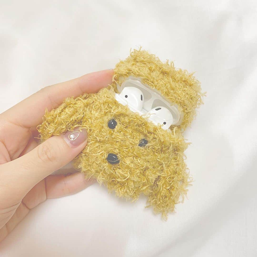 八木沙季さんのインスタグラム写真 - (八木沙季Instagram)「🎧🎧 . AirPodsのケース🐶💓 めっちゃ可愛くない🥺🥺🥺！？ ちょっと頭長いけど… 2枚目ちょっとかわいそうだけど… でも買ってよかったです🥳 ほんとに可愛い🥺💓 .」8月3日 13時45分 - saki_yagi531