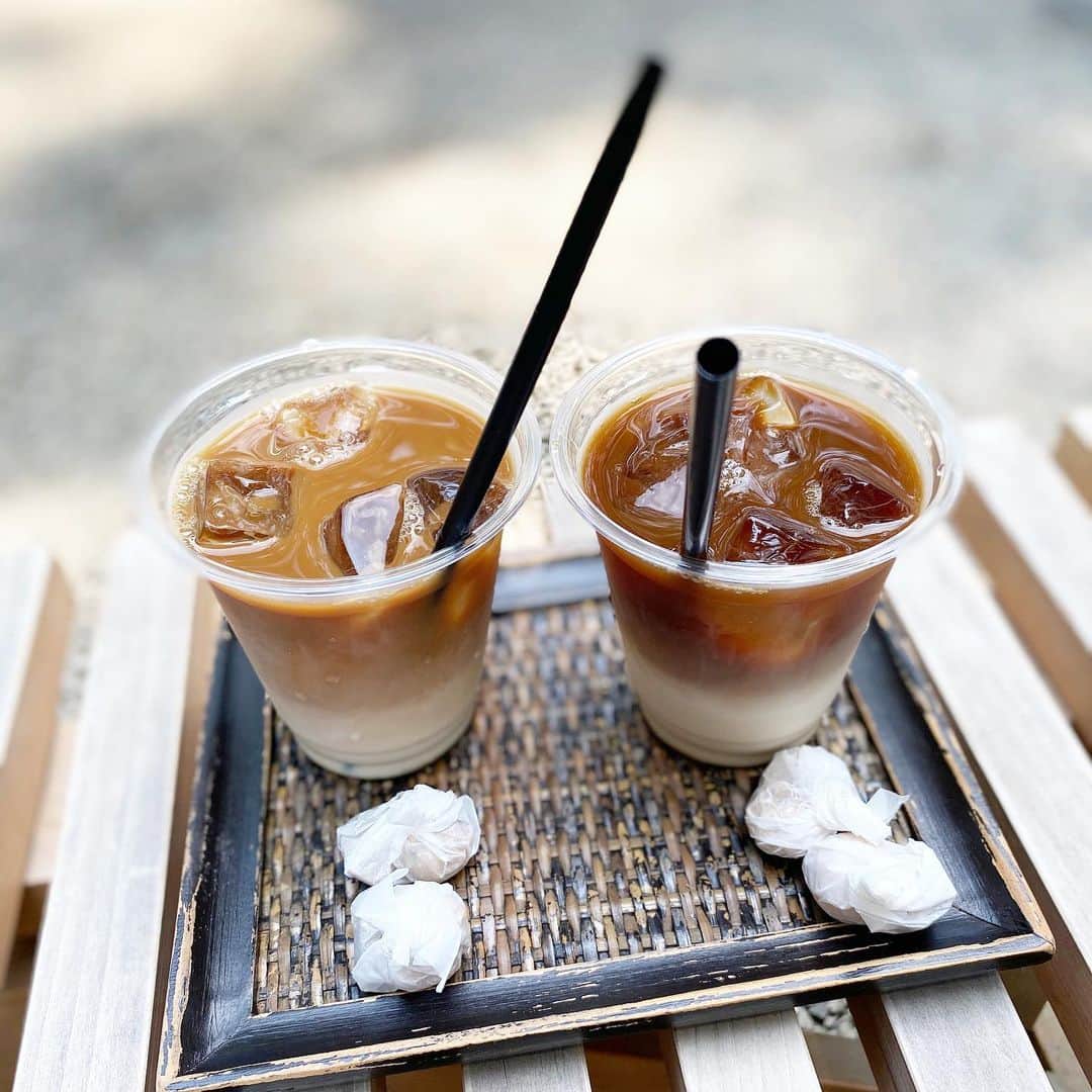 のインスタグラム：「今日は母と☕️🌲✨ お気に入りの黒糖コーヒー🥤 イチジクと黒糖をかじりながら☺️ なるべく意識してゆっくり過ごせる時間を…🍃✨  #岡部玲子 #タレント　#レポーター　#アナウンサー　#キャスター　#女子アナ　#黒糖コーヒー　#黒糖　#自然　#coffee #rawsugar #rawsugarcoffee #summer #japan #nature」