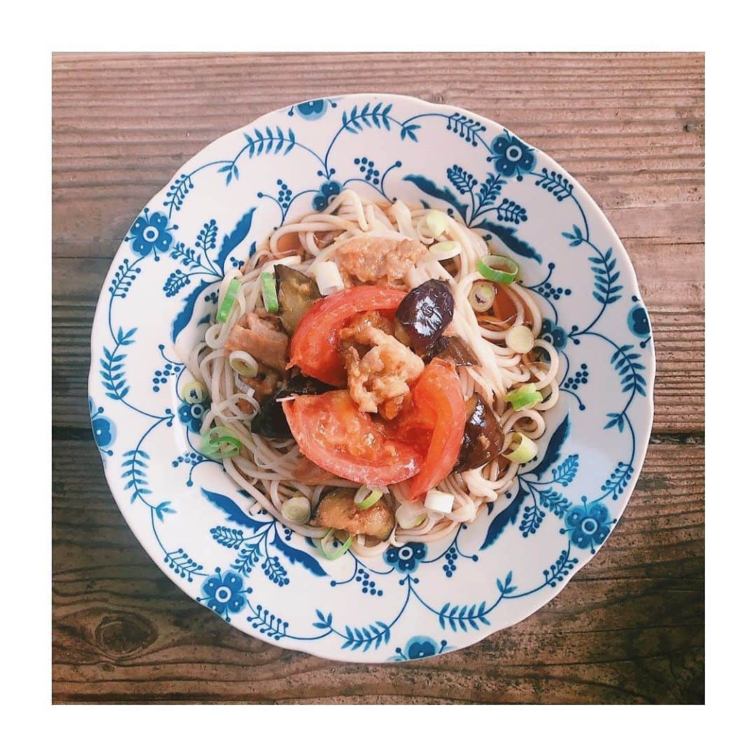 加藤ナナさんのインスタグラム写真 - (加藤ナナInstagram)「夏野菜と鶏肉のさっぱりうどん😋 スタミナもつけたいけどさっぱりも欲しい...🤔 #かとうごはん」8月3日 13時57分 - katouchan