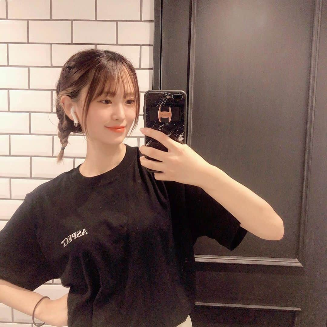 cahoのインスタグラム：「後ろのプリントがめちゃくちゃ可愛い- ̗̀ ♡ ̖́- .  #aspect #aspecthouse #Tシャツ」