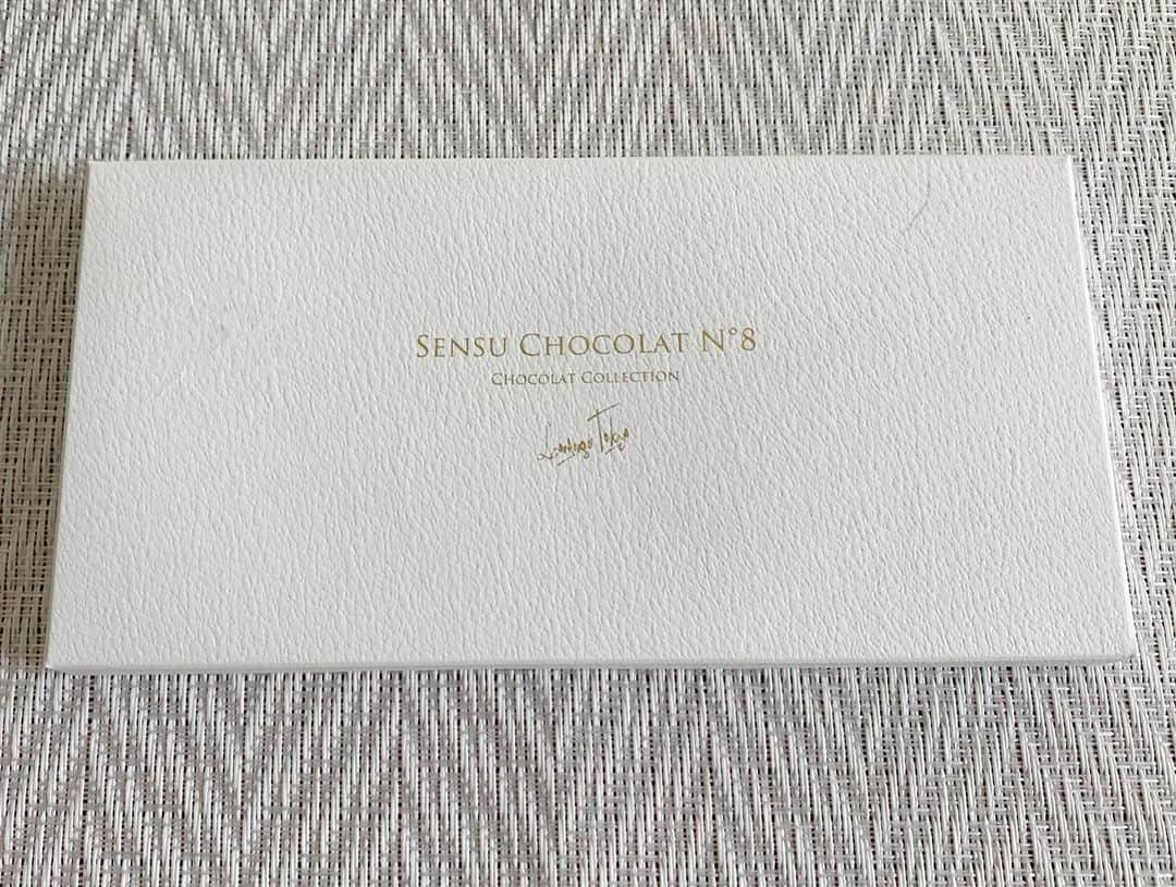 駒田奈美さんのインスタグラム写真 - (駒田奈美Instagram)「・ ・ ・ 『SENSU CHOCOLAT』 ・ ・ センスショコラ ・ オーガニックチョコレートを使用した和の彩り ・ ・ 美しいなぁ〜 ・ ・ ・ #駒田奈美#オスカープロモーション #モデル#アラフィフ#チョコレート#誕生日プレゼント #loungetokyo #センスショコラ#オーガニックチョコレート #美しい#和」8月3日 14時29分 - nami.komada