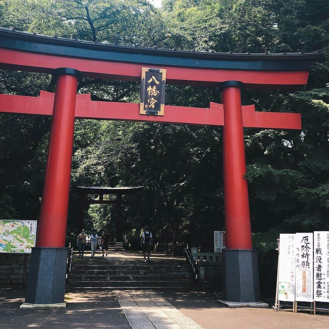 上田祥子さんのインスタグラム写真 - (上田祥子Instagram)「杉並の大宮八幡宮へ。1063年創建の由緒ある神社で東京のへそと呼ばれる子育て厄除け八幡様です。弥生時代の祭祀遺跡や族長の居住跡が発掘されているそうで、ここは古代よりかなりの聖域だったと思われます。縁結びの神社としても有名ですね。御神水も頂けます。幸福がえるは次回の参拝の楽しみに。 #大宮八幡宮 #東京のへそ #縁結び #子育て厄除け #⛩ #杉並区 #神社 #神社参拝 #御神水 #幸福がえる」8月3日 14時35分 - uedasachikoinsta