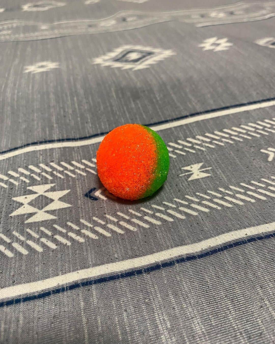 のインスタグラム：「今日は、スーパーボールを作って遊んでます😊😊スーパーボールが作れるなんて😅😅﻿ ﻿ #おうち時間 #手作りおもちゃ #スーパーボール作り #スーパーボール」