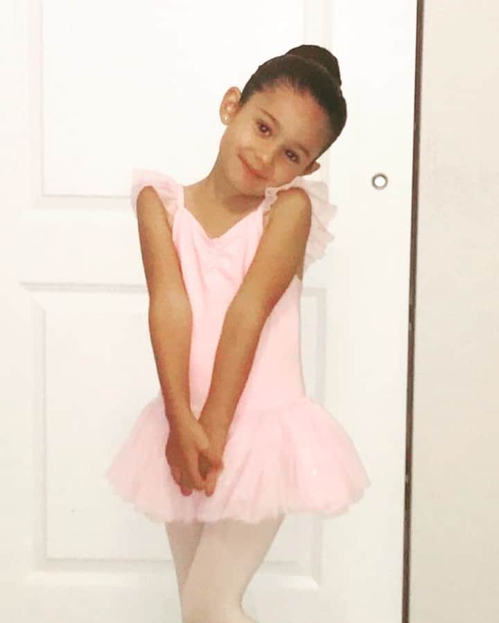 カーラ・オッサのインスタグラム：「Not a happier feeling than making your dreams come true. Te amo mi bailarina hermosa 💫 #bailarina #ballerina」