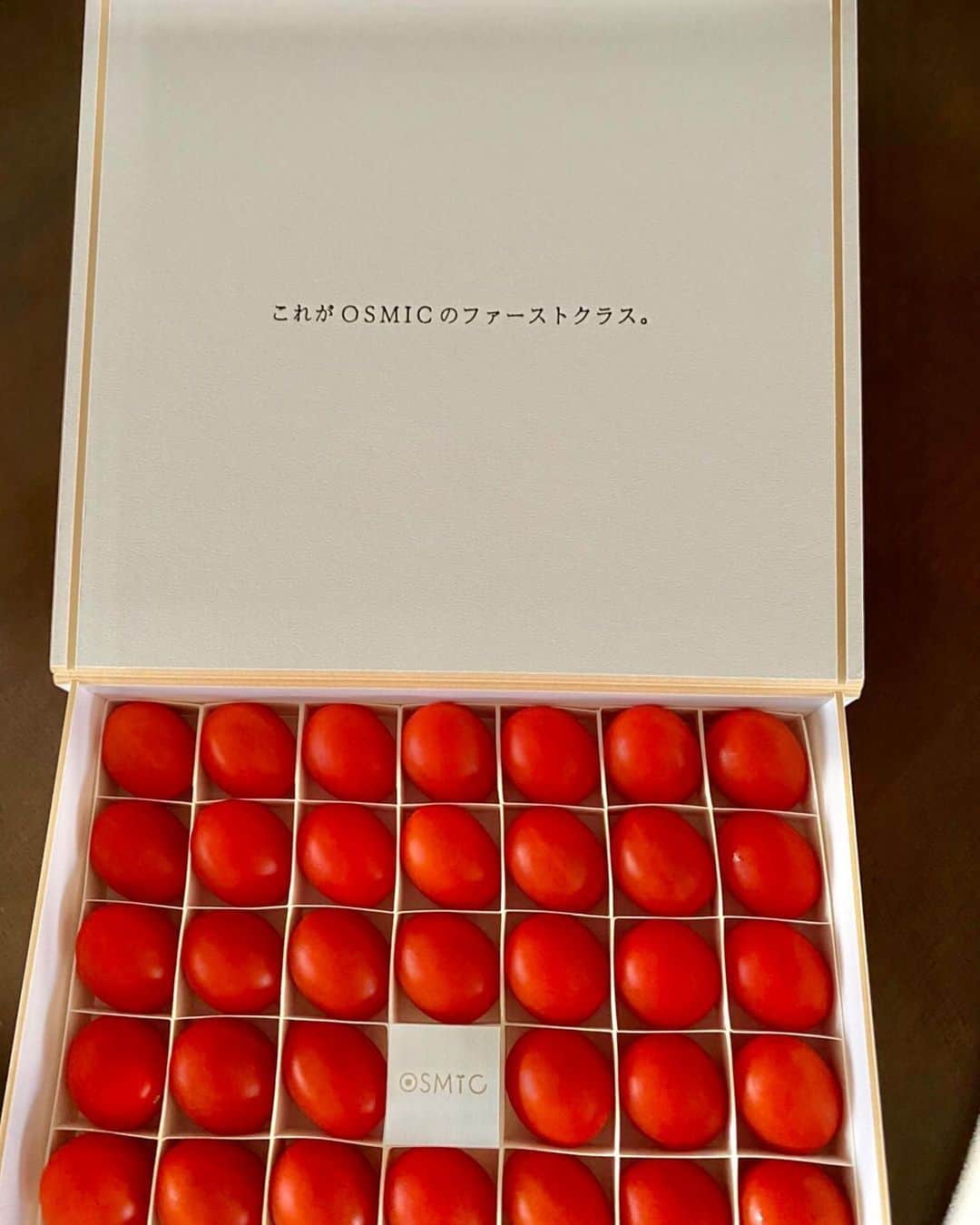 山本昌さんのインスタグラム写真 - (山本昌Instagram)「先日、お中元で箱に入った綺麗で高級なトマトを頂きました… めちゃくちゃ甘くて美味しかったです🍅 希少なものなので、よく味わって頂きました。 トマトは栄養も多いしオススメですよ！ #オスミックファースト2020 #osmicトマト #オスミックトマト」8月3日 14時50分 - yamamotomasa34