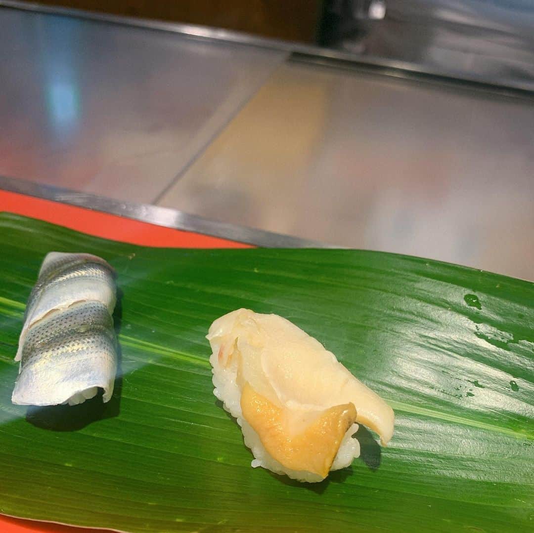 高橋茂雄さんのインスタグラム写真 - (高橋茂雄Instagram)「お昼に寿司食うの最高やん！！ うめーー！！  あと、映画「2分の1の魔法」を、JAL787の機内で見れた！ 二回に分けて見れた！  泣けましたー！ JAL最高や  #飛行機好きだ #伊丹空港がもうすぐ変わります #楽しみだ」8月3日 14時51分 - shigeo0128