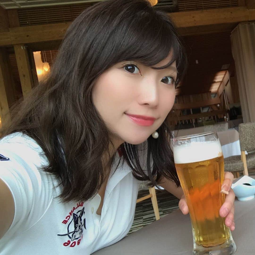 MOMOのインスタグラム：「今日の練習の感覚を忘れないようにはやくもラウンドしたくてうずうず、、⛳️はやくラウンド＆ビールしたい😍🍺⇦結局おビールメイン？😂  わたしの場合はだいたいビールを飲んだ方が力が抜けていいスコアがでます😂いつも打ちたい、打ちたいが勝って力んじゃう。。  #ゴルフ女子 #ゴルフウェア #ゴルフコーデ #ゴルフ好きな人と繋がりたい #ゴルフ好き #ゴルフ初心者 #サマンサタバサゴルフ #キャロウェイ #ゴルフ男子と繋がりたい #ゴルフ練習 #ゴルフ場 #golf #golfwear #ラウンド #サマンサタバサゴルフ #ビール　#beer #ゴルフ上手くなりたい #ゴルフコース #ラウンド仲間募集 #スイング動画 #ゴルフ練習 #目黒ゴルフ #ゴルジョ」