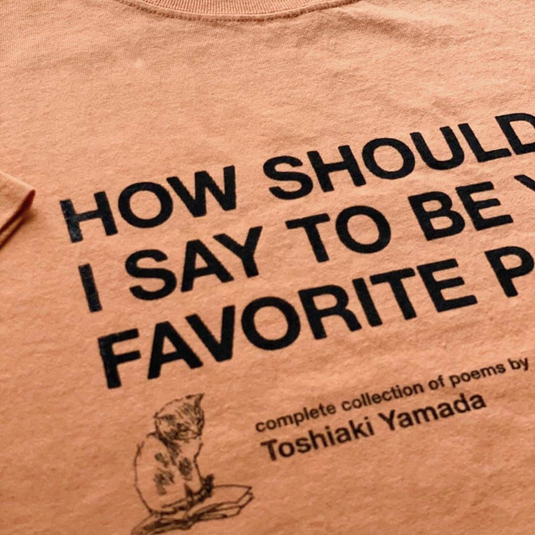 山田稔明さんのインスタグラム写真 - (山田稔明Instagram)「フードテキスタイルTシャツがとても評判がよくご要望にお応えしてラストチャンスの追加受付を本日から6日（木）24時までオフィシャル通販STOREにて。すでにTシャツ卸屋さんの在庫がなくなってしまっているカラーもあり（商品の性質上再入荷に数ヶ月かかってしまうのだそうです）受付終了を待たずに完売とさせていただく場合がありますのでご了承ください。GOMES THE HITMANオフィシャル通販STOREにてご注文ください。memori Tシャツもお届けお待たせしていますがこちらも間もなく！ #山田稔明Tシャツ」8月3日 15時26分 - toshiakiyamada