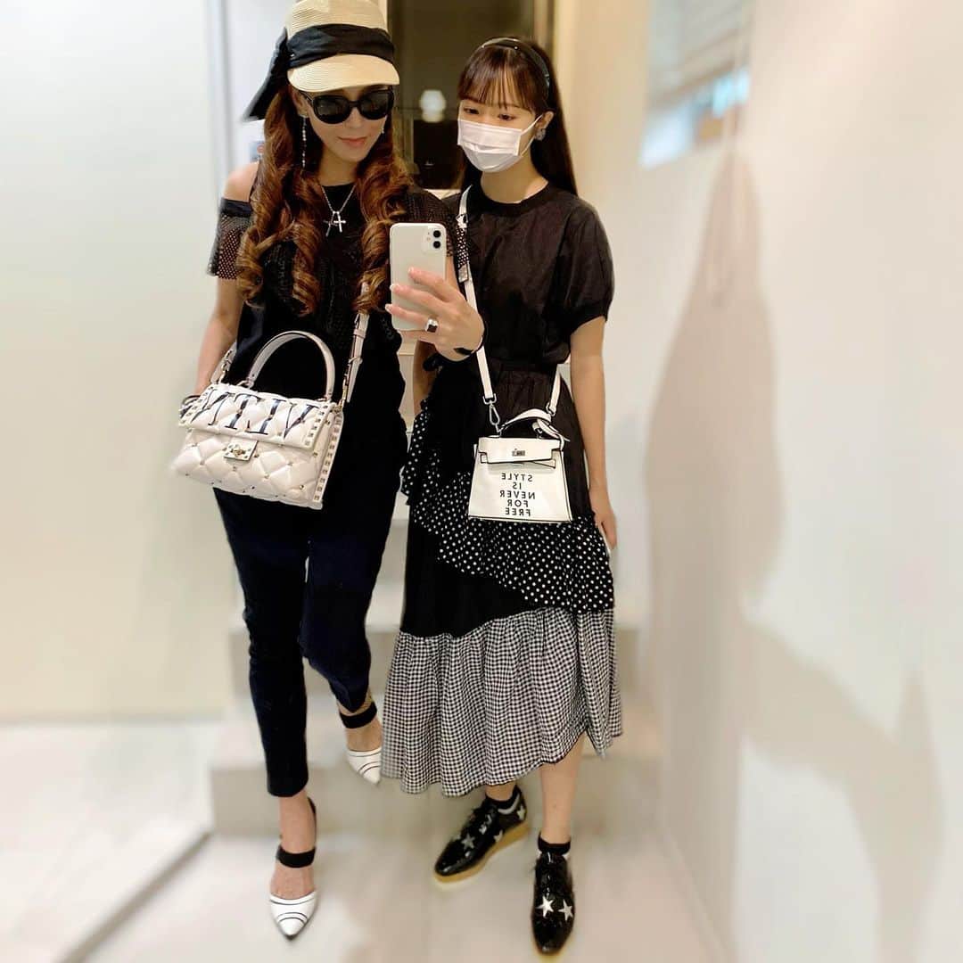 麻美さんのインスタグラム写真 - (麻美Instagram)「娘とshopping🛍 ．」8月3日 15時41分 - mami0s