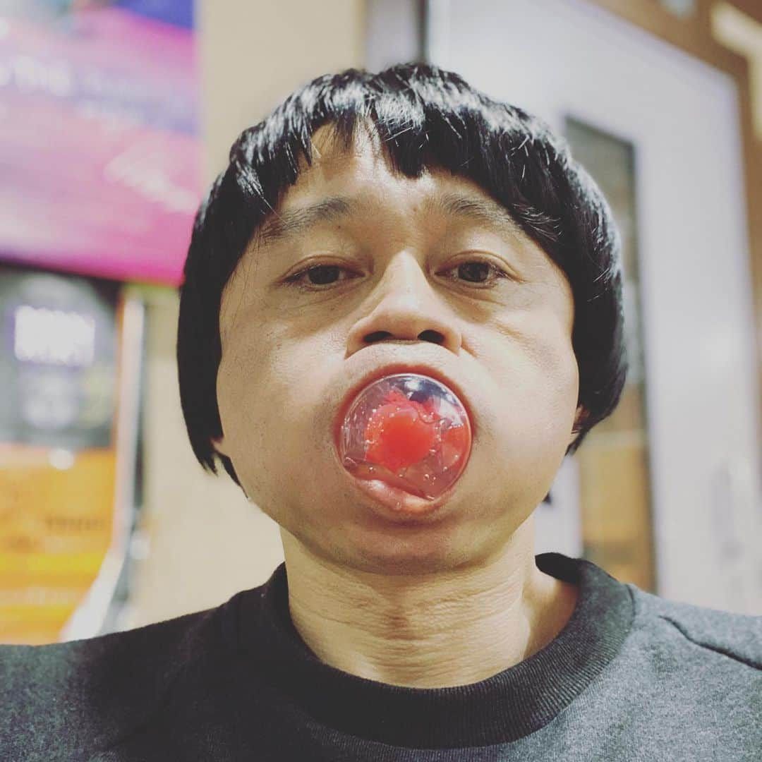 有吉弘行さんのインスタグラム写真 - (有吉弘行Instagram)「アプリを使わず アプリを使ったぽい顔するブーム。」8月3日 15時34分 - ariyoshihiroiki