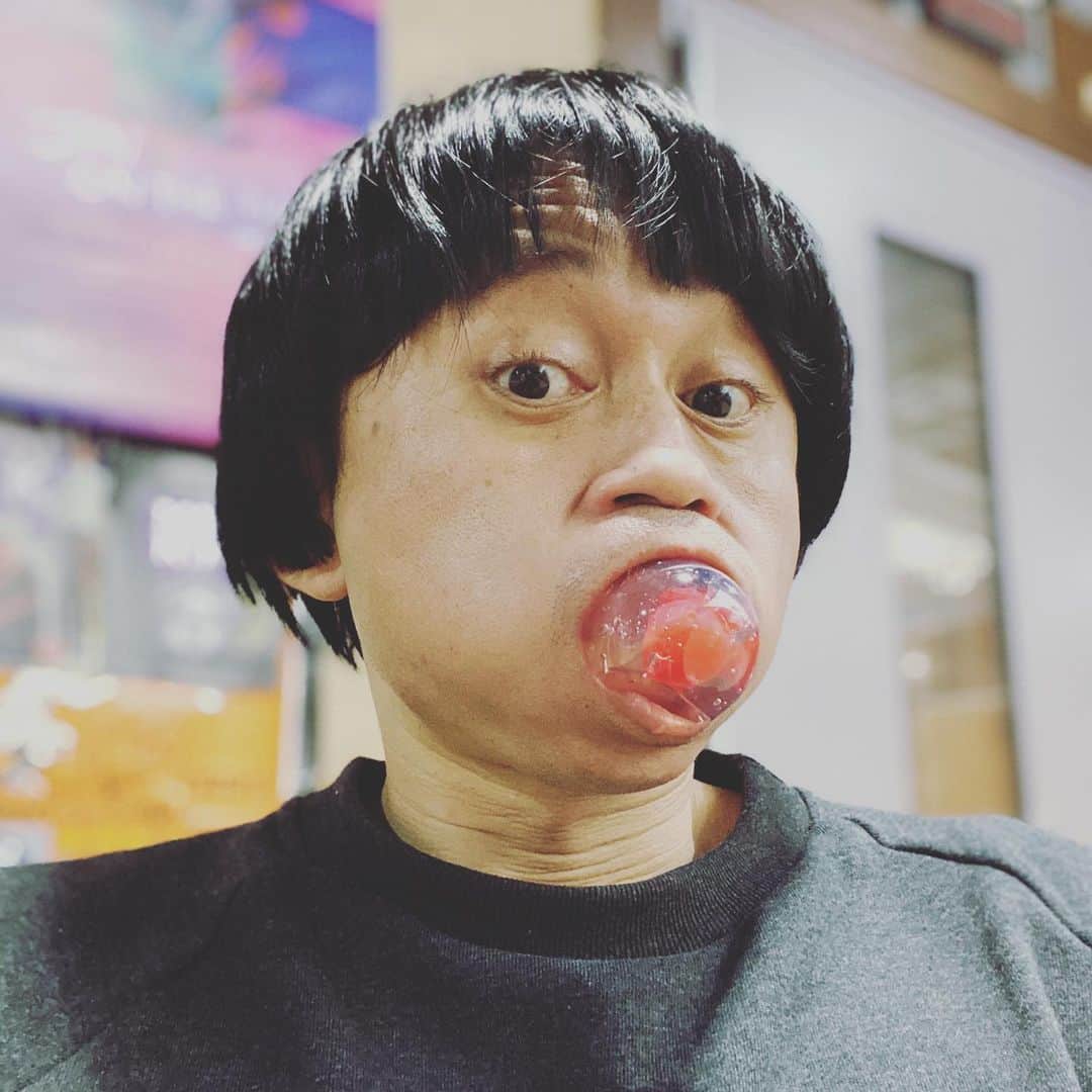 有吉弘行さんのインスタグラム写真 - (有吉弘行Instagram)「アプリを使わず アプリを使ったぽい顔するブーム。」8月3日 15時34分 - ariyoshihiroiki