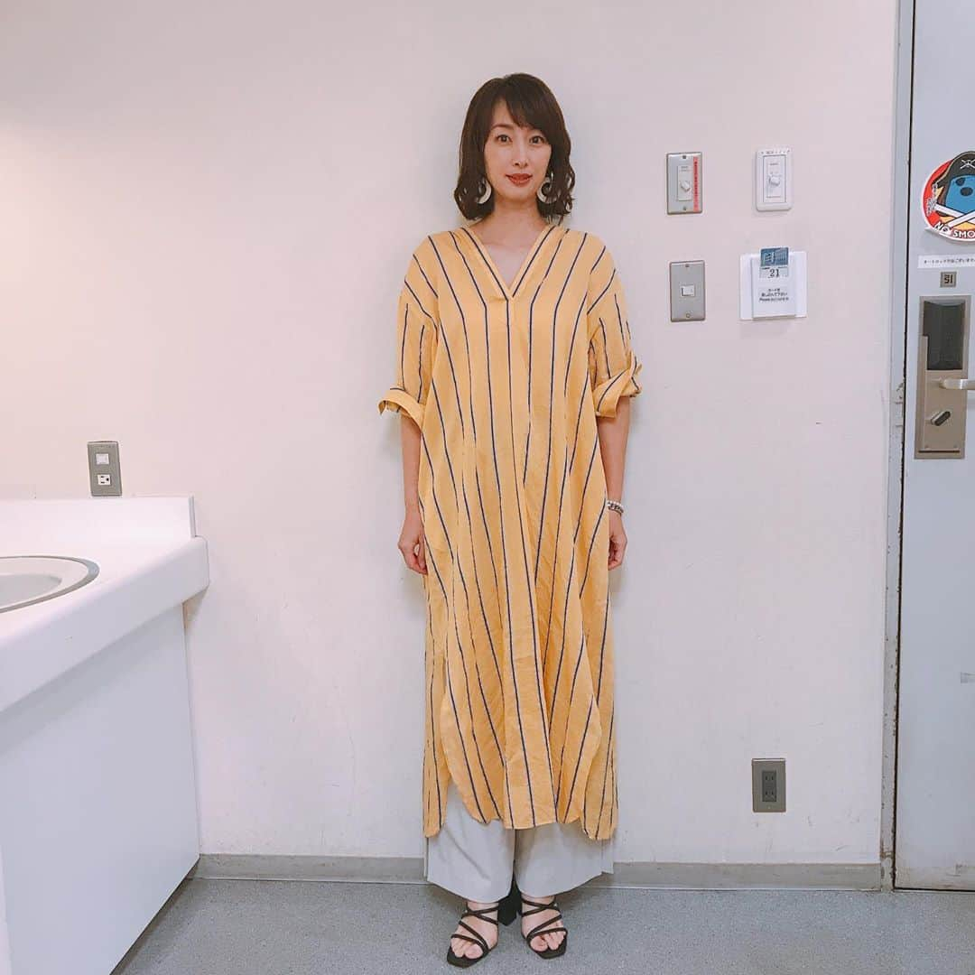 坂下千里子さんのインスタグラム写真 - (坂下千里子Instagram)「衣装 . シャツ、パンツ @curensology  . 暑いですね…今年の夏は海もプールも行けないので、水風呂に入ります🛁 . . .子供達が🤣 私は、水風呂苦手です。。。」8月3日 15時37分 - chiriko_sakashita_official