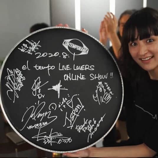 のインスタグラム：「【スタッフより】 #eltempo出演者サイン入りプレゼントのお知らせ！  8/1に行いました SHISHIDO KAVKA presents  el tempo LIVE LOVERS ONLINE SHOW をご視聴頂いた皆さま、お待たせ致しました！  アフタートークの時にお話していた、今回参加したメンバー全員からいただいたサイン入りスルドのヘッドプレゼントをプレゼント！ ↓ ご希望の方は、 こちらの投稿のコメントに「いいね」をしてください！ その中から1名様にプレゼント！ 応募期間：〜8月4日（火）22:00まで  当選された方にはSTAFFよりDMを送らせて頂きますので、 そこで発送の詳細をやりとりさせて頂きます。  「#eltempo」と呟いていただくと当選率が上がるかも・・・？！  #eltempo  #ライブラバーズ  #LIVELOVERS﻿ #シシドカフカ #IZPON  #伊藤大地﻿ #岩原大輔  #浦山一悟  #ケイタイモ﻿ #KENTA  #はたけやま裕  #MASUO﻿ #芳垣安洋」
