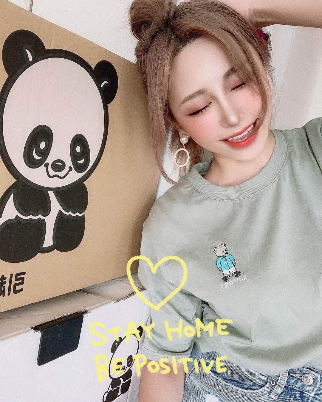 春咲ひなたのインスタグラム：「🐼🐾🖤 引越しってさ。 引越す前にも断捨離するのに 引越した後も断捨離するの何でかな📦？w . #断捨離#引越し完了#新生活#ウキウキ#記念写真#有名な#パンダ#東京#新宿#歌舞伎町#キャバ嬢#もはや#元キャバ嬢#マツエク#春咲ひなた#YouTube#youtuber . YouTubeに関する問い合わせ先♡  株式会社YEEELL 〒150-0002  東京都渋谷区渋谷3-27-11 祐真ビル新館5F  info@yeeell.jp」