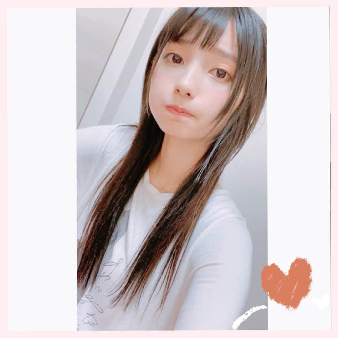 高野麻里佳さんのインスタグラム写真 - (高野麻里佳Instagram)「. . エクステを付けている間に ショートだと着こなせるか 自信ない系の服を楽しんでいます𖠋 . この雰囲気、陽キャっぽくて いつもより活発的な自分になれる …………気がする☻ . 大きめハートのイヤリング 滅茶苦茶可愛くないですか？ 中に本物のお花が入ってるんです❁ . （最後の写真はお家スタイル）」8月3日 15時46分 - marika_kohno