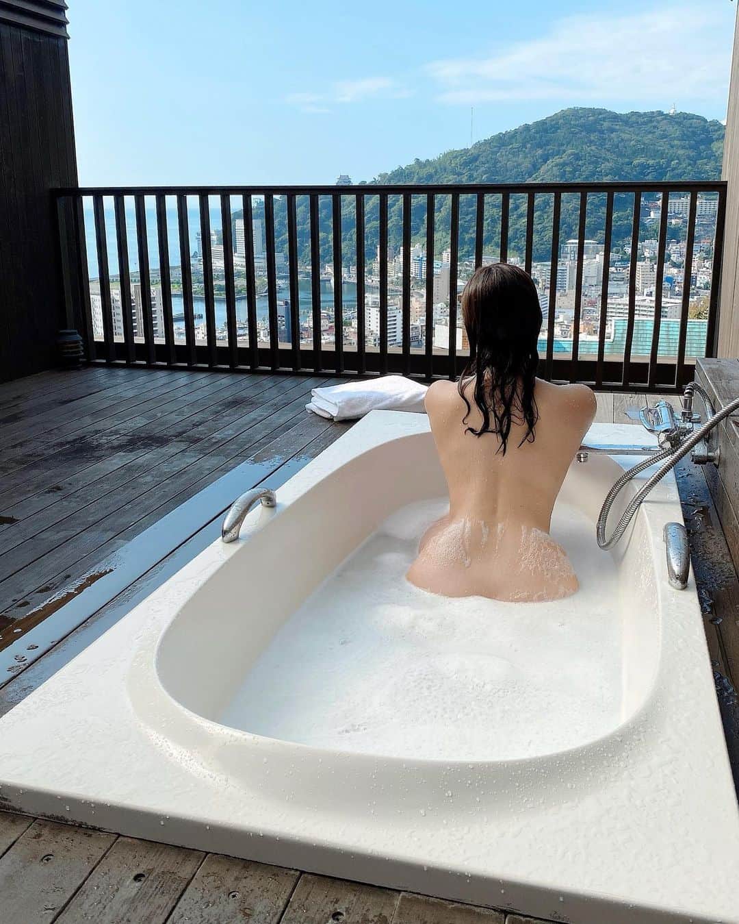 平田梨奈さんのインスタグラム写真 - (平田梨奈Instagram)「Daytime Baths 🛁💕 #えろりー」8月3日 15時47分 - hirari_official