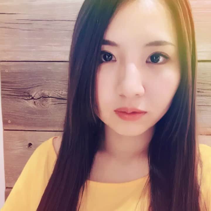阿部真央のインスタグラム：「‪こんにちは☀️‬  ‪今日はムービーの撮影をしていました🎥‬  ‪沢山の方に協力して頂いて感謝です🙏✨‬  ‪楽しみにしていて下さい♡🙋‍♀️‬  ‪皆さん素敵な1日を！‬  ‪Today we were shooting a new video.‬ ‪I hope you will like it.‬ ‪Don't miss it♡ And have a nice day!‬」