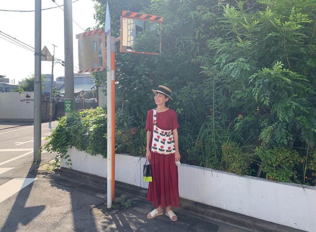kazumiさんのインスタグラム写真 - (kazumiInstagram)「梅雨あけ！8月到来🌻🌻 週の始まりの打ち合わせに明るいカラーのお洋服を🥰 洋服はいつだって元気をくれる💪 ワンピースは何年も着ているけれどどこのか忘れちゃった🤣 鞄は　@potteapot  花柄が可愛いー！ サンダルは　@studioclip  カンカン帽は　@mia_hat_and_accessory  #studioclip#miahat#potteapot#kazumi」8月3日 16時12分 - kazumi0728