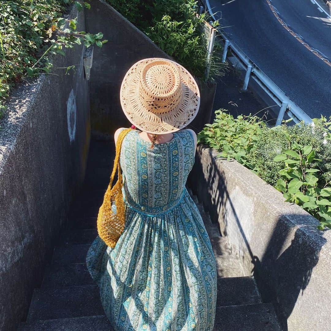 pan.812のインスタグラム：「ㅤㅤㅤㅤㅤㅤㅤㅤㅤㅤㅤㅤㅤ ㅤㅤㅤㅤㅤㅤㅤㅤㅤㅤㅤㅤㅤ 15時でもこの日差しって もう生きていけん☺️ ㅤㅤㅤㅤㅤㅤㅤㅤㅤㅤㅤㅤㅤ #スーパーに行くだけの休日 #妹に写真撮らせる姉 #暑いしコロナだし自粛 #焼けたくない　といいつつ #日焼け止め塗るのめんどくさくて塗らない #毎年焼き豚 ㅤㅤㅤㅤㅤㅤㅤㅤㅤㅤㅤㅤㅤ  #kaorinomori#カオリノモリ #去年の帽子って思ったら2年前のだった #時が経つの早すぎ #そういえば6月から5年目スタートでした #原宿も庭同然 (本当は何もわからない) #今年の秋はついに　......㊙︎🤫👒」