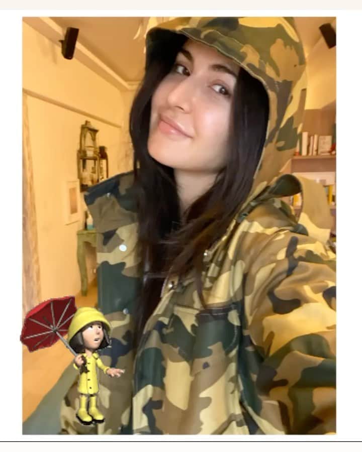カトリーナ・カイフのインスタグラム：「Thank u for my new raincoat @reebokindia ...... i loveeeeee it ☔️ #alldressedupandnowheretogo」