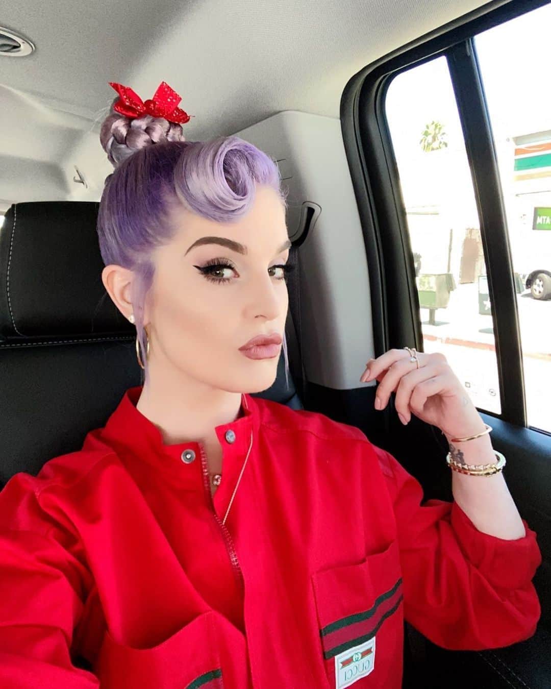 ケリー・オズボーンのインスタグラム：「Today I’m feeling #Gucci 💜❤️」