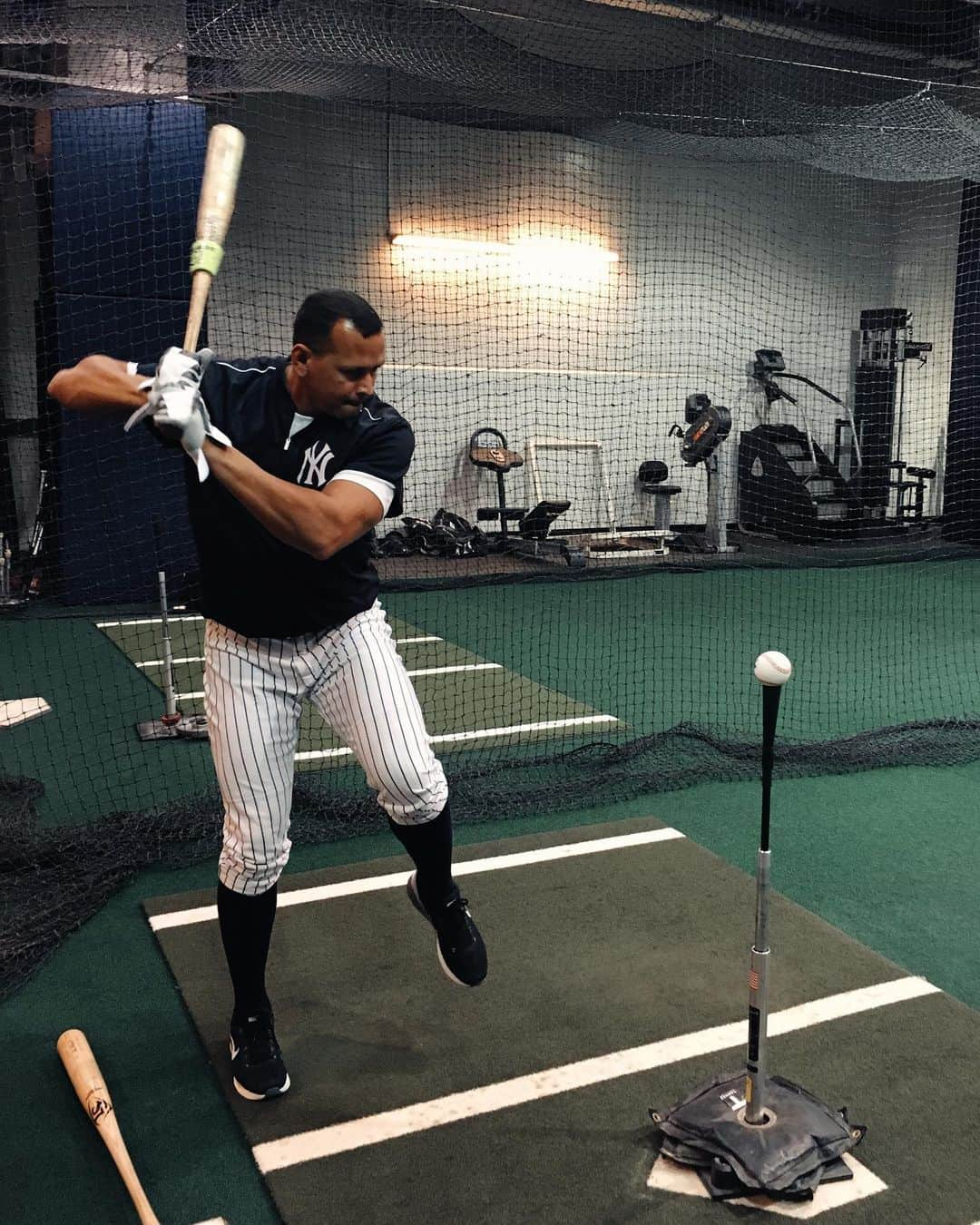 アレックス・ロドリゲスさんのインスタグラム写真 - (アレックス・ロドリゲスInstagram)「I feel so lucky because in my 25 years of playing professional baseball, it never felt like work. I got to hit a ball with a wooden stick. My office was the hot corner. ⚾️ . To think that as a washed up 40 year old, after serving a suspension for PED use, two hip and knee surgeries, a broken jaw, & a fractured hand, I could still hit 33 home runs. What a beautiful game.  . I had the honor of wearing pinstripes everyday and competing for a World Series title every year.  . Man I miss those days. . Now I get to wear my pinstripe suits in our A-Rod Corp office with my new teammates that I've hand selected. . Never take a moment for granted! 🙌🙏」8月4日 1時56分 - arod