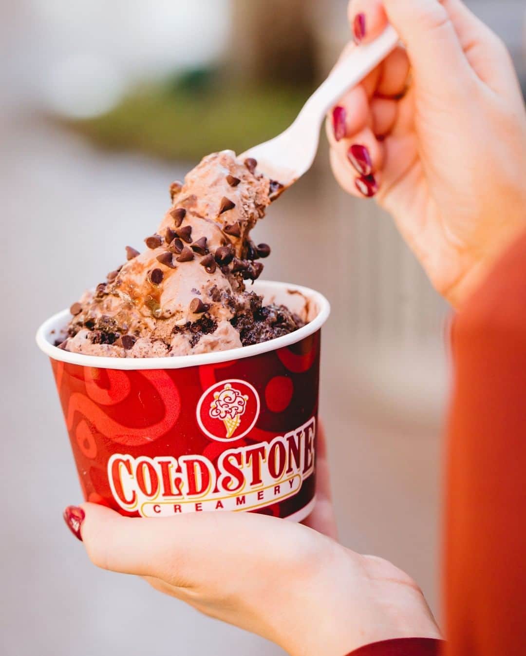 コールド・ストーン・クリーマリーのインスタグラム：「Giving you permission to treat yourself today and everyday 🤤😜」