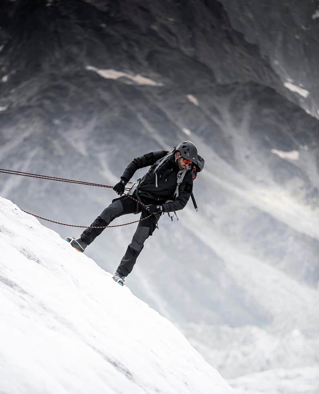 ブレモンさんのインスタグラム写真 - (ブレモンInstagram)「How essential is your watch when you're outdoors?⁠⠀ ⁠⠀ If you're climbing the French Alps like @jay__morton and @ThruDark , the Bremont S500 adds another level of security and reliability.⁠⠀ ⁠⠀ Tap the image to get a closer look.⁠⠀ ⁠⠀ 📷@mhardy_photo⁠⠀ ⁠⠀ #TestedBeyondEndurance #bremont #bremontwatches #supermarine #frenchalps #mountain #mountaineering #mountainclimber #divingwatch #spitfire #extremesport #sportwatch #luxurywatch #watchoftheday」8月4日 2時03分 - bremontwatches