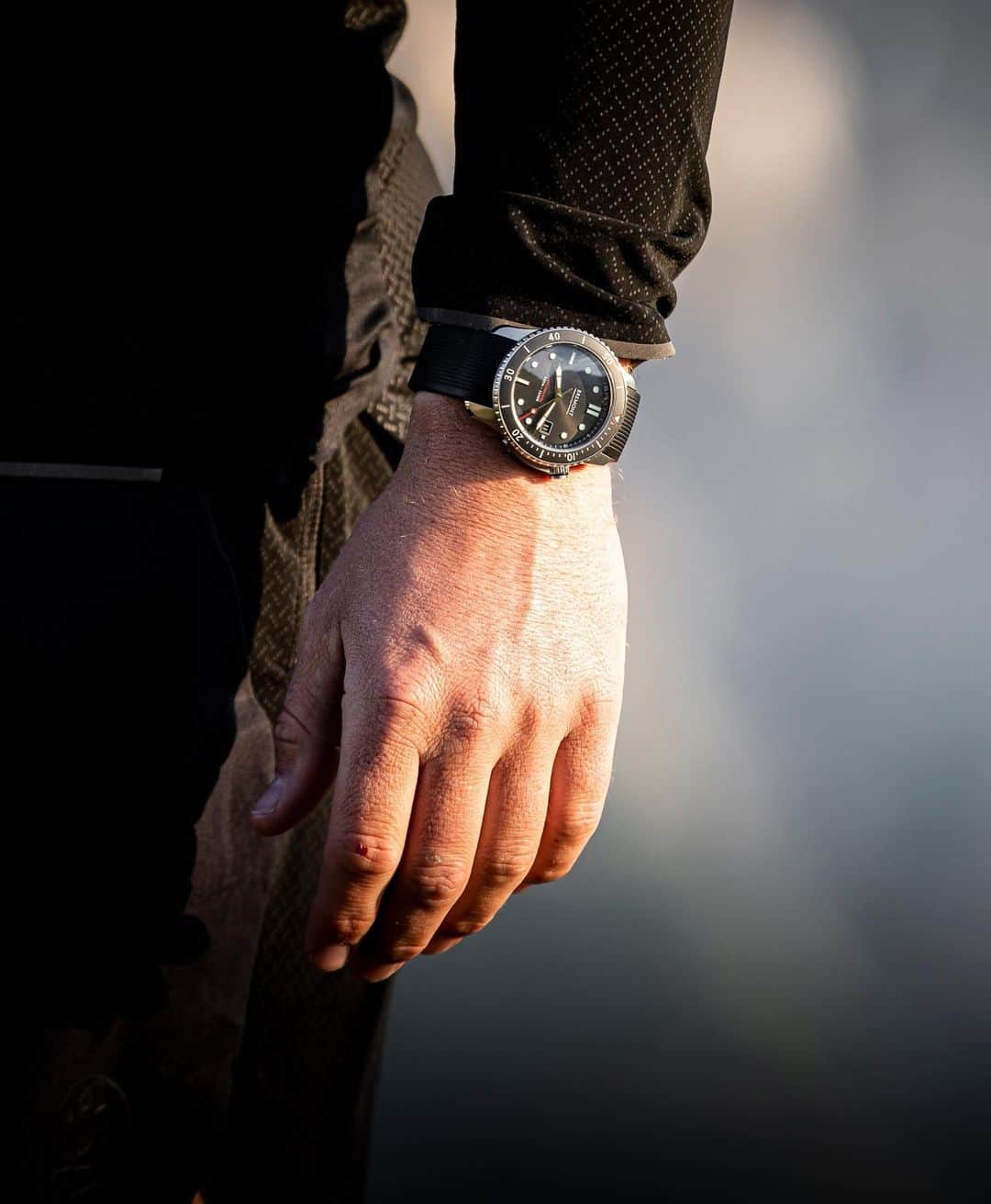 ブレモンさんのインスタグラム写真 - (ブレモンInstagram)「How essential is your watch when you're outdoors?⁠⠀ ⁠⠀ If you're climbing the French Alps like @jay__morton and @ThruDark , the Bremont S500 adds another level of security and reliability.⁠⠀ ⁠⠀ Tap the image to get a closer look.⁠⠀ ⁠⠀ 📷@mhardy_photo⁠⠀ ⁠⠀ #TestedBeyondEndurance #bremont #bremontwatches #supermarine #frenchalps #mountain #mountaineering #mountainclimber #divingwatch #spitfire #extremesport #sportwatch #luxurywatch #watchoftheday」8月4日 2時03分 - bremontwatches
