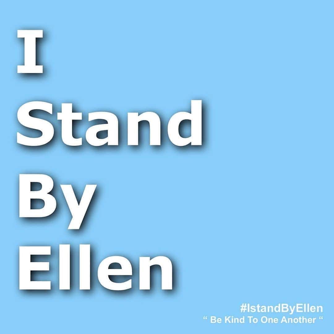 ポーシャ・デ・ロッシのインスタグラム：「To all our fans....we see you. Thank you for your support. #stopbotattacks . #IStandWithEllenDeGeneres #IStandByEllen ‪#IstandByEllenDeGeneres ‬ . . #ellendegeneres #ellen #theellenshow #ellenshow #bekindtooneanother」