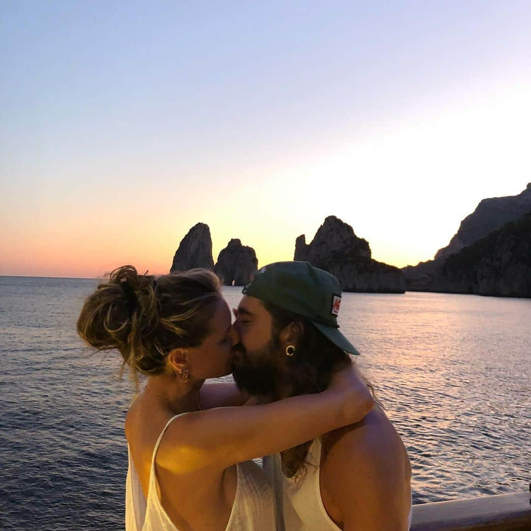 ビル・カウリッツさんのインスタグラム写真 - (ビル・カウリッツInstagram)「Happy Anniversary Mr. & Mrs. Kaulitz! Love you two more than words could ever say! Happiest first year ❤️ 📸 Capri August 3rd.」8月4日 2時04分 - billkaulitz