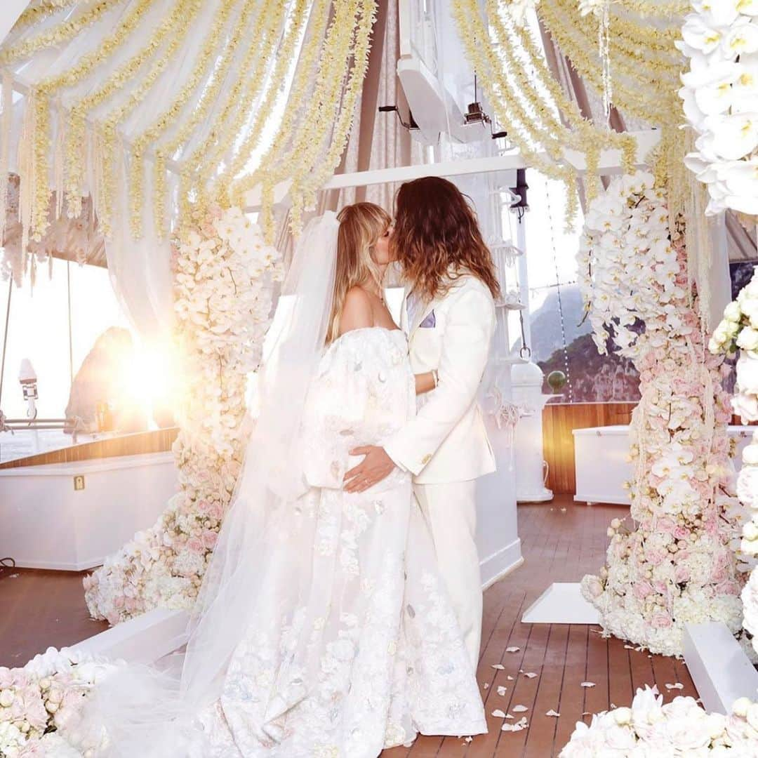 ビル・カウリッツさんのインスタグラム写真 - (ビル・カウリッツInstagram)「Happy Anniversary Mr. & Mrs. Kaulitz! Love you two more than words could ever say! Happiest first year ❤️ 📸 Capri August 3rd.」8月4日 2時04分 - billkaulitz