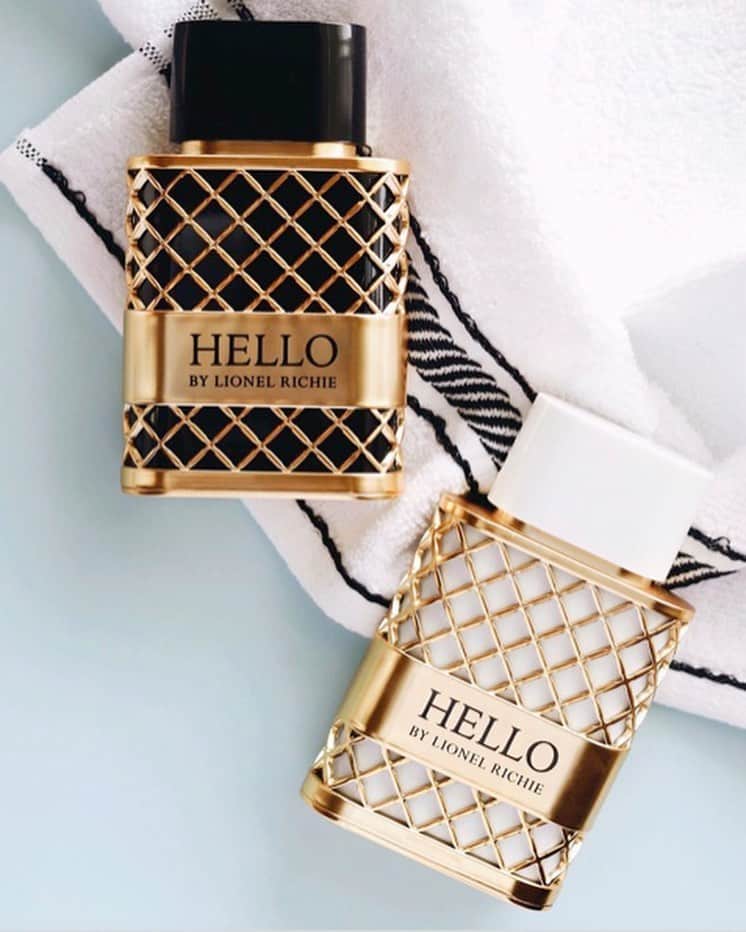 ライオネル・リッチーさんのインスタグラム写真 - (ライオネル・リッチーInstagram)「His and hers fragrance never looked so chic 🍊🌿🍐 #hellobylionelrichie #fragrancecollection @lionelrichiehome」8月4日 2時07分 - lionelrichie